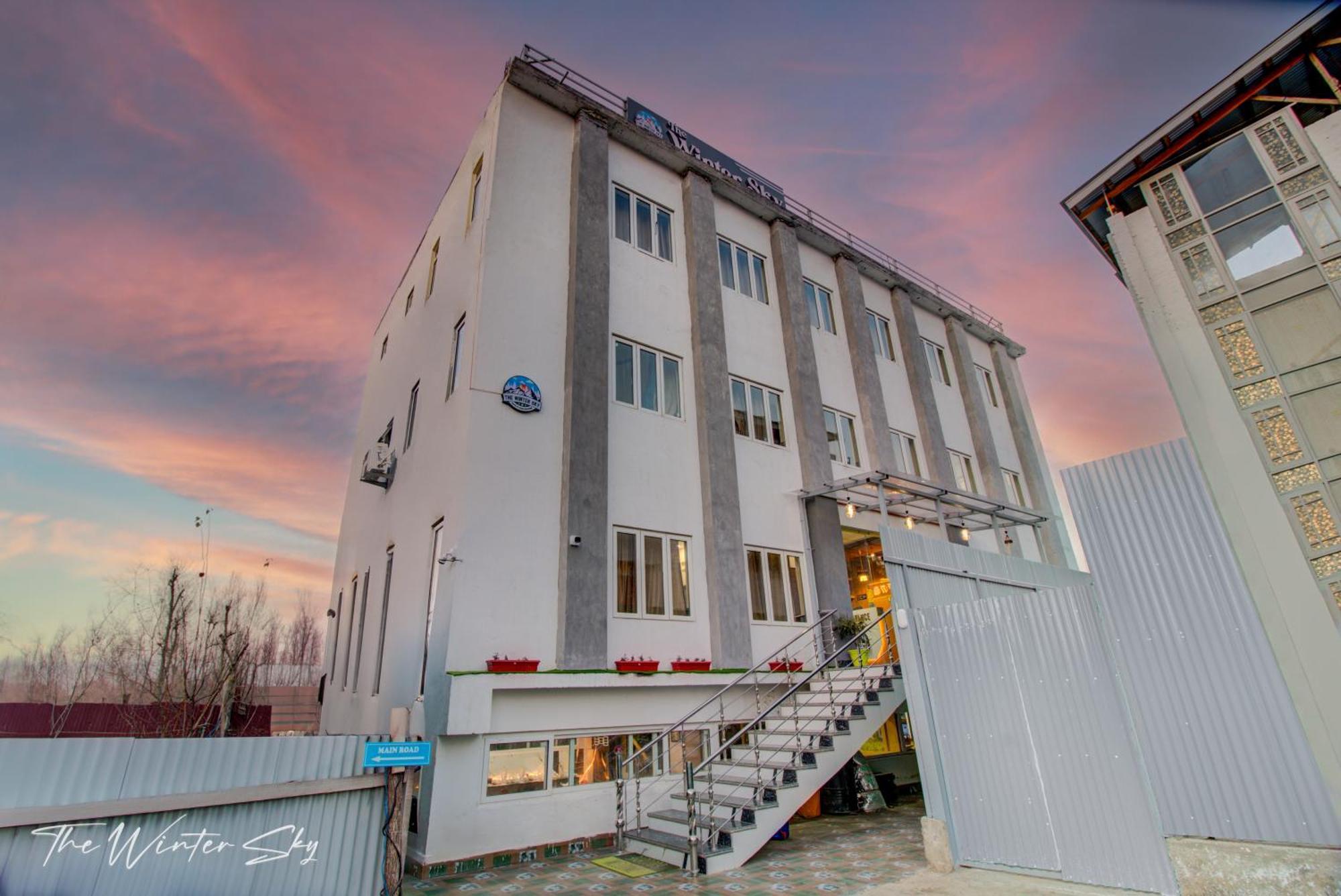 Hotel The Winter Sky ศรีนาการ์ ภายนอก รูปภาพ
